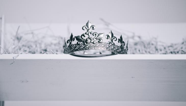 صورة تاج ملوكي. 