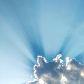 اشعة الشمس والغيوم